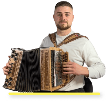 Andrej hrá na heligónke