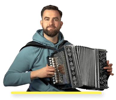 Juraj Kvočka hrá na heligónke